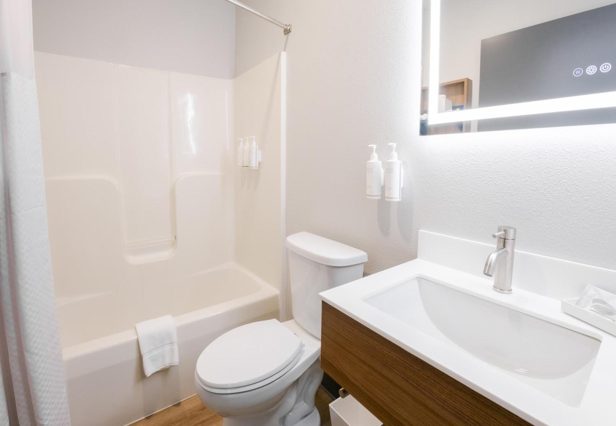 Microtel Inn & Suites Springville Buitenkant foto